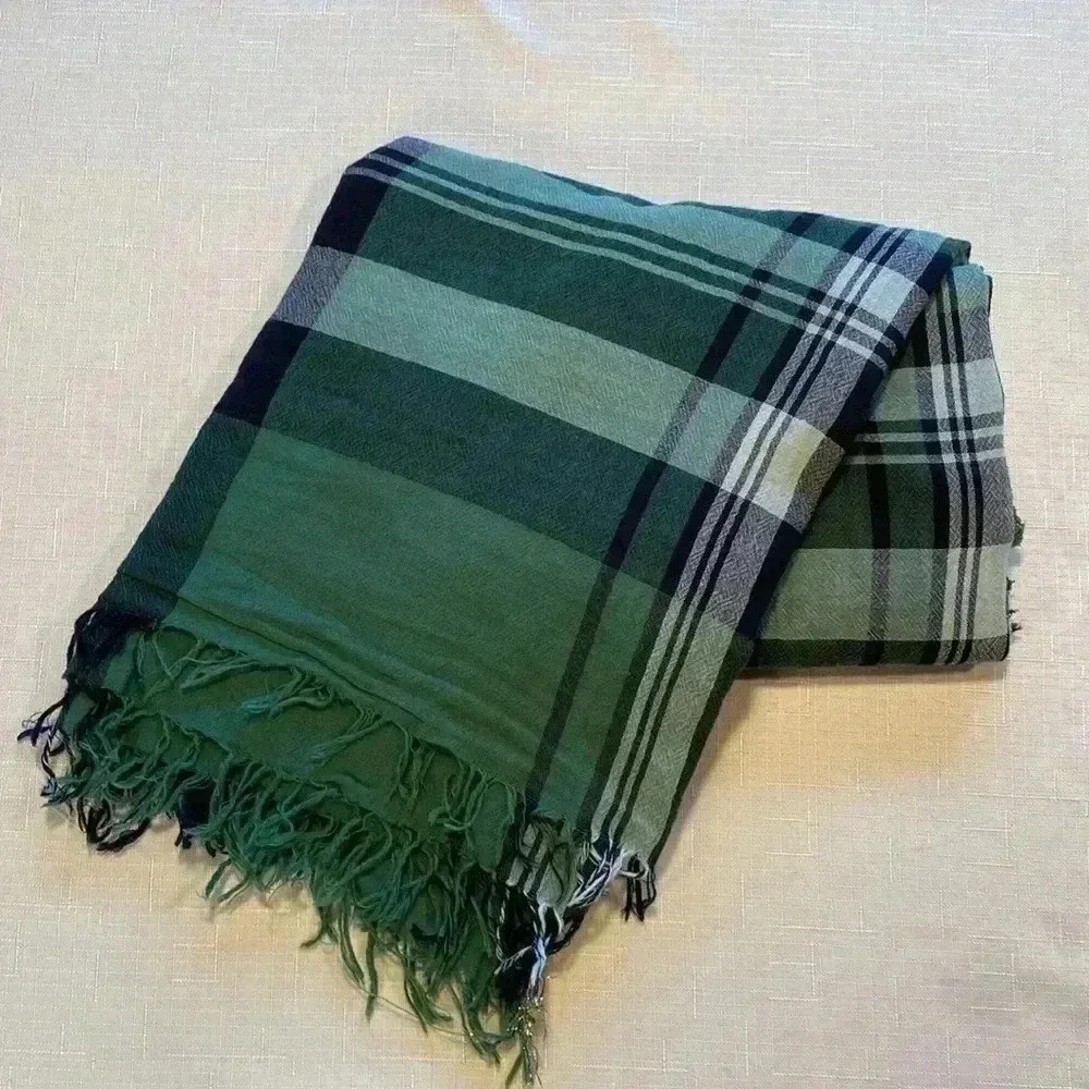 J. Crew Women’s Scarf Oversized lightweight Green Black Plaid Long Wide Scarf - Picture 8 of 8